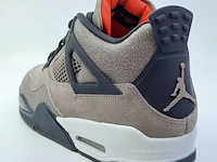 Paar sneakers, maat 42 1/2 air jordan, air jordan 4 retro db0732-200 - afbeelding 9 van  25