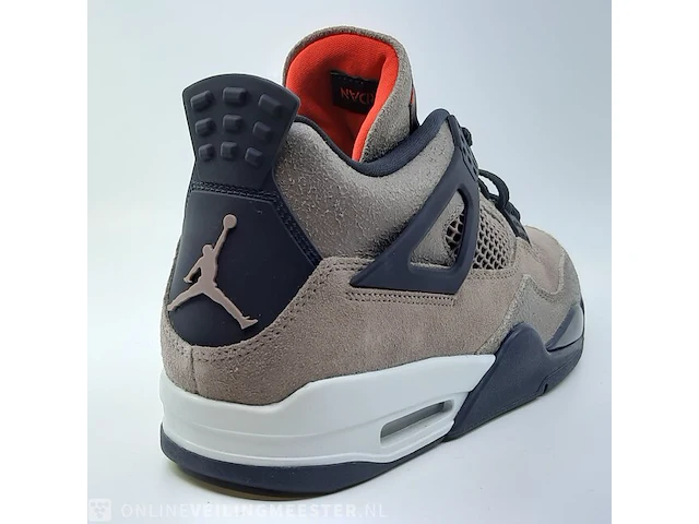 Paar sneakers, maat 42 1/2 air jordan, air jordan 4 retro db0732-200 - afbeelding 13 van  25