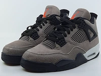 Paar sneakers, maat 42 1/2 air jordan, air jordan 4 retro db0732-200 - afbeelding 12 van  25