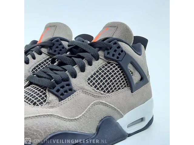 Paar sneakers, maat 42 1/2 air jordan, air jordan 4 retro db0732-200 - afbeelding 20 van  25