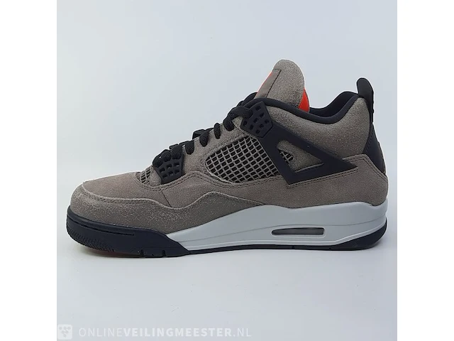 Paar sneakers, maat 42 1/2 air jordan, air jordan 4 retro db0732-200 - afbeelding 22 van  25