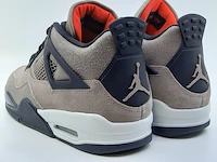 Paar sneakers, maat 42 1/2 air jordan, air jordan 4 retro db0732-200 - afbeelding 23 van  25