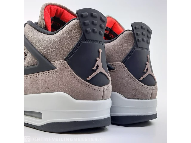 Paar sneakers, maat 42 1/2 air jordan, air jordan 4 retro db0732-200 - afbeelding 24 van  25