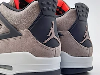 Paar sneakers, maat 42 1/2 air jordan, air jordan 4 retro db0732-200 - afbeelding 24 van  25