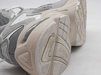 Paar sneakers, maat 42 1/2, new balance - afbeelding 2 van  11