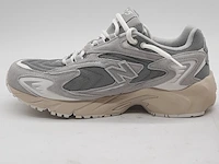 Paar sneakers, maat 42 1/2, new balance - afbeelding 7 van  11