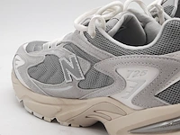 Paar sneakers, maat 42 1/2, new balance - afbeelding 9 van  11