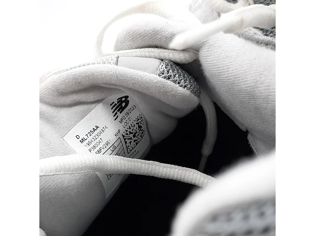 Paar sneakers, maat 42 1/2, new balance - afbeelding 10 van  11