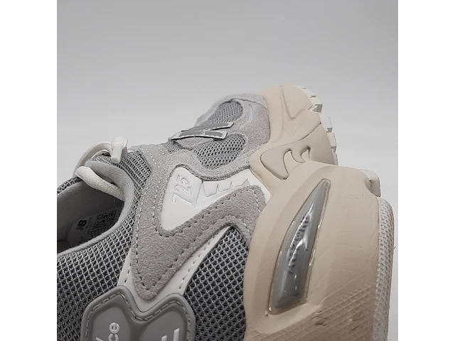 Paar sneakers, maat 42 1/2, new balance - afbeelding 11 van  11