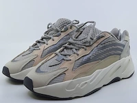 Paar sneakers, maat 42 2/3 adidas, yeezy boost 350 v2 gy7924 - afbeelding 1 van  10