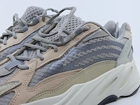 Paar sneakers, maat 42 2/3 adidas, yeezy boost 350 v2 gy7924 - afbeelding 4 van  10