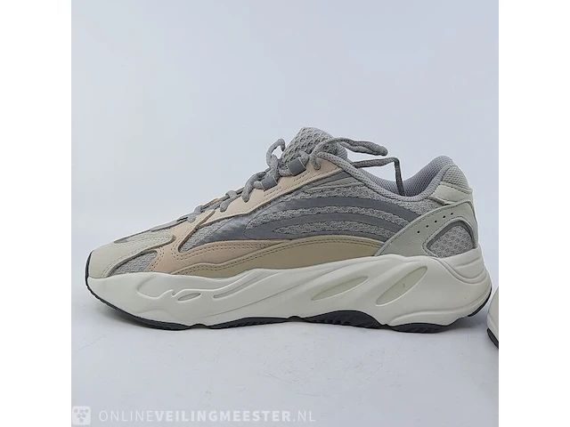 Paar sneakers, maat 42 2/3 adidas, yeezy boost 350 v2 gy7924 - afbeelding 6 van  10
