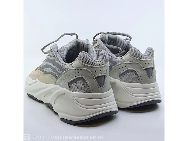 Paar sneakers, maat 42 2/3 adidas, yeezy boost 350 v2 gy7924 - afbeelding 7 van  10