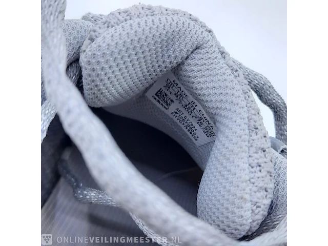 Paar sneakers, maat 42 2/3 adidas, yeezy boost 350 v2 gy7924 - afbeelding 8 van  10