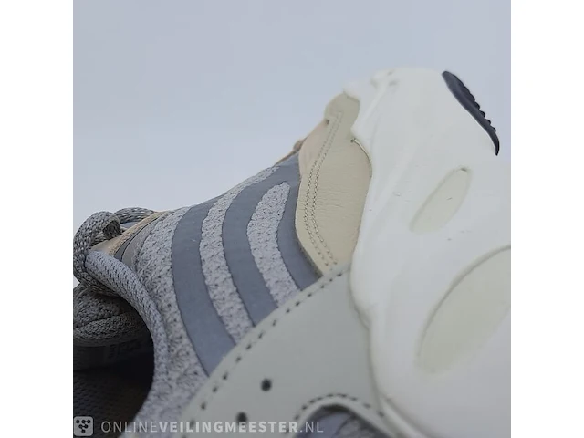 Paar sneakers, maat 42 2/3 adidas, yeezy boost 350 v2 gy7924 - afbeelding 9 van  10