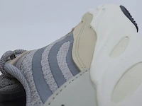 Paar sneakers, maat 42 2/3 adidas, yeezy boost 350 v2 gy7924 - afbeelding 9 van  10