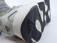 Paar sneakers, maat 42 2/3 adidas, yeezy boost 350 v2 gy7924 - afbeelding 10 van  10