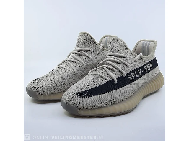 Paar sneakers, maat 42 2/3 adidas, yeezy boost 350 v2 hp7870 - afbeelding 1 van  10