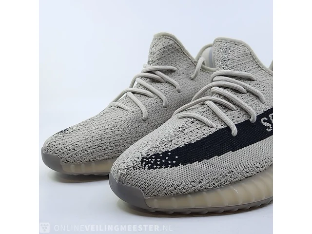 Paar sneakers, maat 42 2/3 adidas, yeezy boost 350 v2 hp7870 - afbeelding 3 van  10
