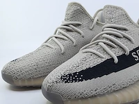Paar sneakers, maat 42 2/3 adidas, yeezy boost 350 v2 hp7870 - afbeelding 3 van  10