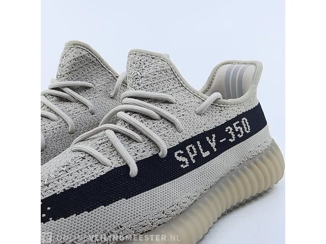Paar sneakers, maat 42 2/3 adidas, yeezy boost 350 v2 hp7870 - afbeelding 4 van  10