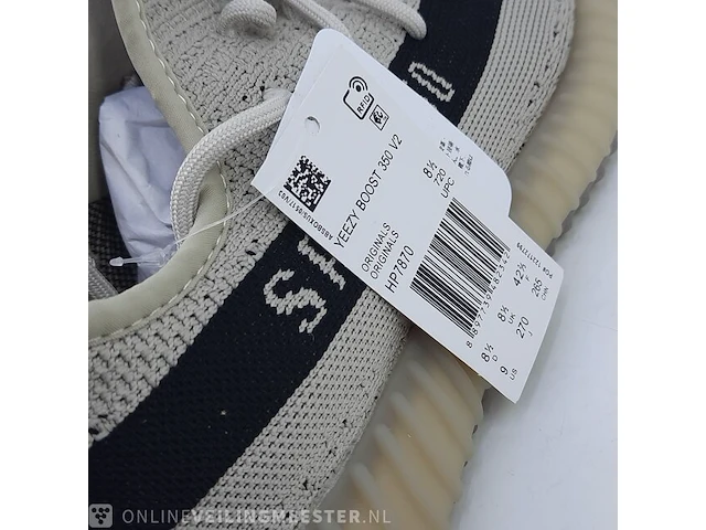 Paar sneakers, maat 42 2/3 adidas, yeezy boost 350 v2 hp7870 - afbeelding 8 van  10