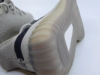 Paar sneakers, maat 42 2/3 adidas, yeezy boost 350 v2 hp7870 - afbeelding 10 van  10