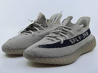 Paar sneakers, maat 42 adidas, yeezy boost 350 v2 hp7870 - afbeelding 1 van  9