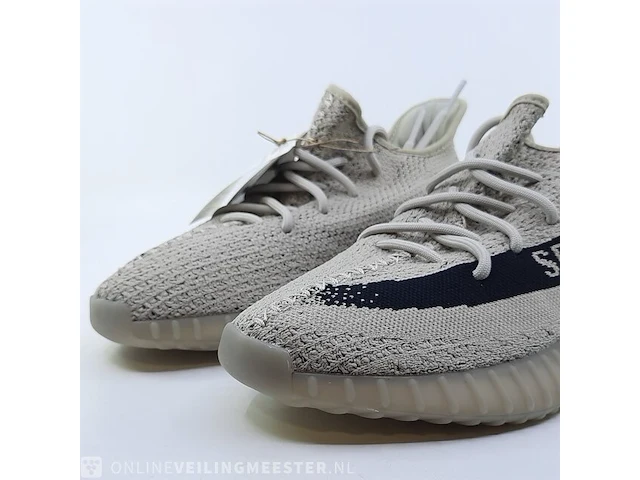 Paar sneakers, maat 42 adidas, yeezy boost 350 v2 hp7870 - afbeelding 2 van  9