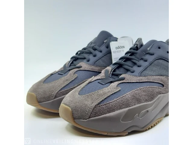 Paar sneakers, maat 42 adidas, yeezy boost 700 ee9614 - afbeelding 2 van  9