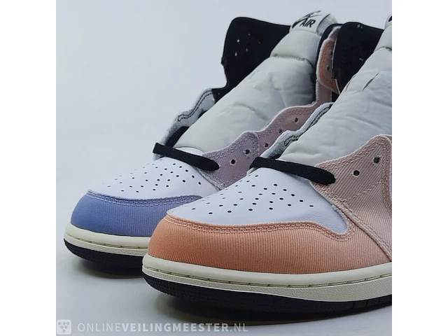 Paar sneakers, maat 42 nike, air jordan 1 retro hi og craft dx0054-805 - afbeelding 2 van  9