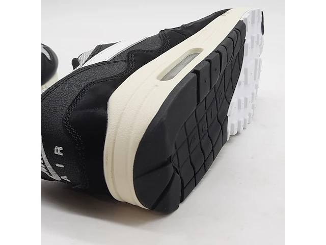 Paar sneakers, maat 42, nike, air max one dq0299-001 - afbeelding 10 van  10