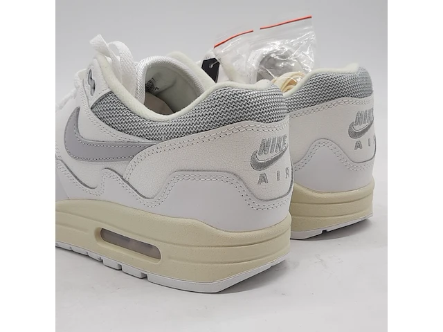 Paar sneakers, maat 42, nike, air max one dq0299-100 - afbeelding 8 van  11