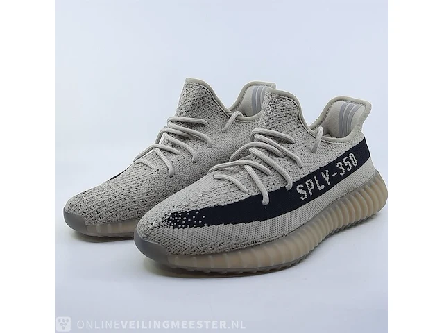 Paar sneakers, maat 43 1/3 adidas, yeezy boost 350 v2 - afbeelding 1 van  10
