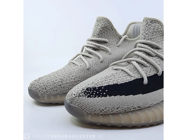Paar sneakers, maat 43 1/3 adidas, yeezy boost 350 v2 - afbeelding 3 van  10