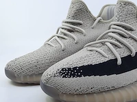 Paar sneakers, maat 43 1/3 adidas, yeezy boost 350 v2 - afbeelding 3 van  10