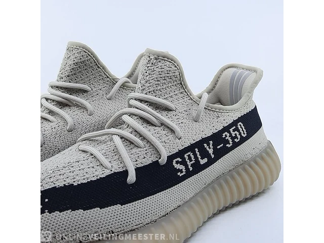 Paar sneakers, maat 43 1/3 adidas, yeezy boost 350 v2 - afbeelding 4 van  10