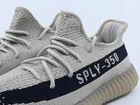 Paar sneakers, maat 43 1/3 adidas, yeezy boost 350 v2 - afbeelding 4 van  10