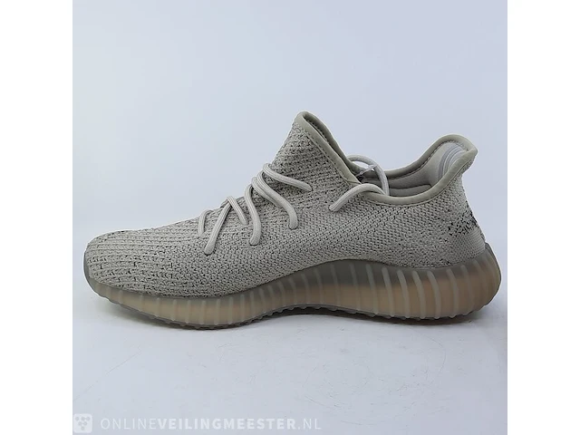 Paar sneakers, maat 43 1/3 adidas, yeezy boost 350 v2 - afbeelding 6 van  10