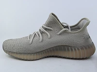 Paar sneakers, maat 43 1/3 adidas, yeezy boost 350 v2 - afbeelding 6 van  10