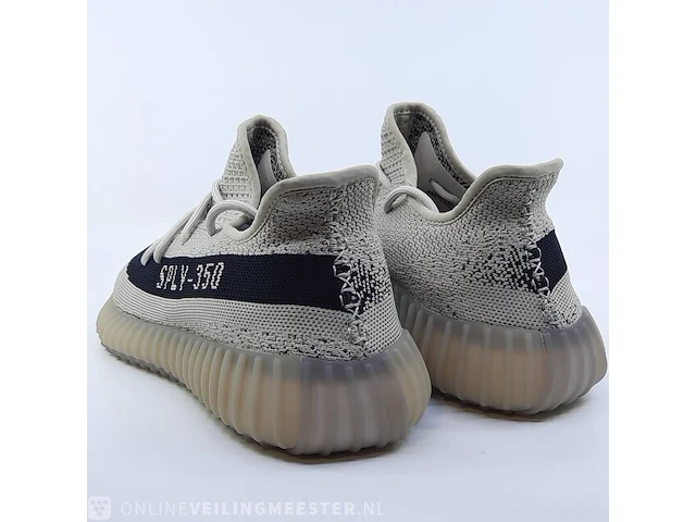 Paar sneakers, maat 43 1/3 adidas, yeezy boost 350 v2 - afbeelding 7 van  10