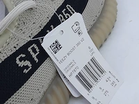Paar sneakers, maat 43 1/3 adidas, yeezy boost 350 v2 - afbeelding 8 van  10