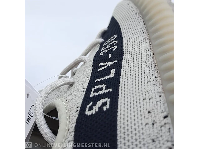 Paar sneakers, maat 43 1/3 adidas, yeezy boost 350 v2 - afbeelding 9 van  10