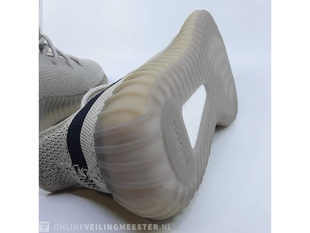Paar sneakers, maat 43 1/3 adidas, yeezy boost 350 v2 - afbeelding 10 van  10