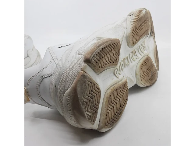Paar sneakers, maat 43, balenciaga, triple s - afbeelding 2 van  10