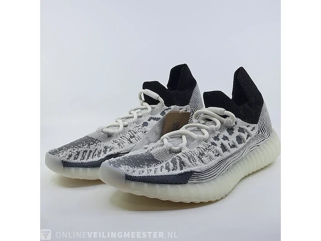 Paar sneakers, maat 44 2/3 adidas, yeezy 350 v2 cmpct - afbeelding 1 van  10