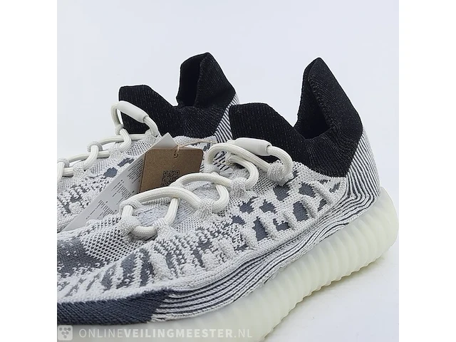 Paar sneakers, maat 44 2/3 adidas, yeezy 350 v2 cmpct - afbeelding 4 van  10