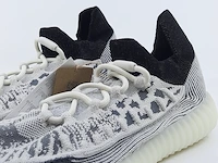 Paar sneakers, maat 44 2/3 adidas, yeezy 350 v2 cmpct - afbeelding 4 van  10