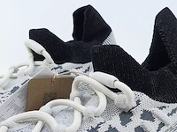 Paar sneakers, maat 44 2/3 adidas, yeezy 350 v2 cmpct - afbeelding 5 van  10