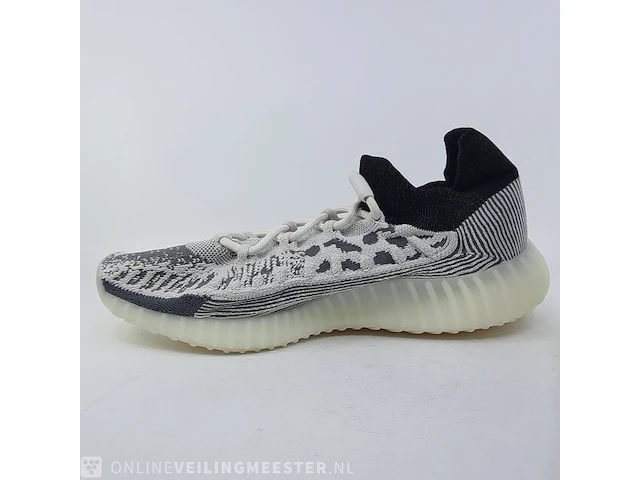 Paar sneakers, maat 44 2/3 adidas, yeezy 350 v2 cmpct - afbeelding 6 van  10